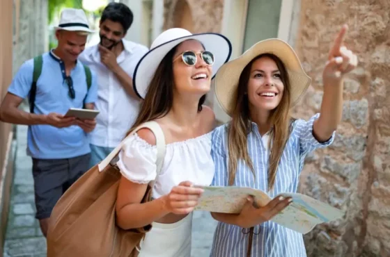 Turla Seyahat Etmenin Avantajları: Neden Bireysel Değil, Rehberli?
